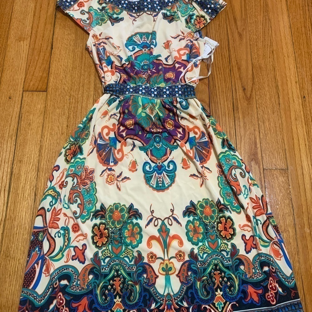 ECI FLARED EMBELLISHED BEADED PRINT DRESS w/ BELT - COLORFUL SIZE 4 - Picture 4 of 13